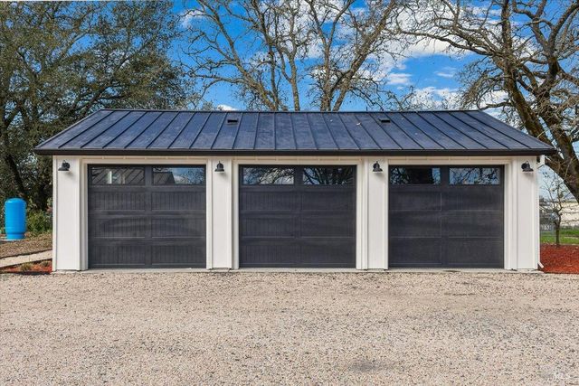 127 Pleasant Ave, Santa Rosa, CA 95403