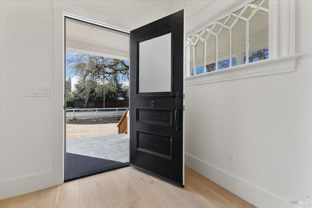 127 Pleasant Ave, Santa Rosa, CA 95403