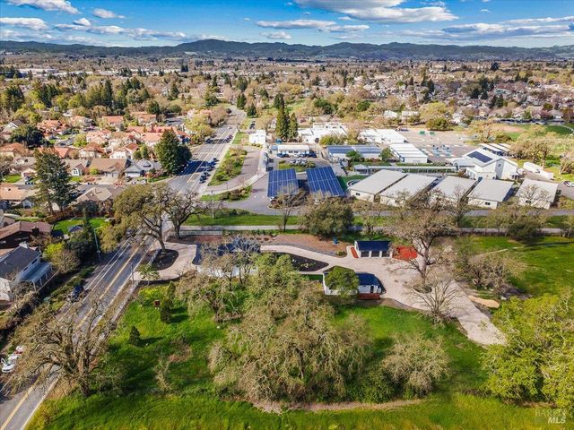 127 Pleasant Ave, Santa Rosa, CA 95403