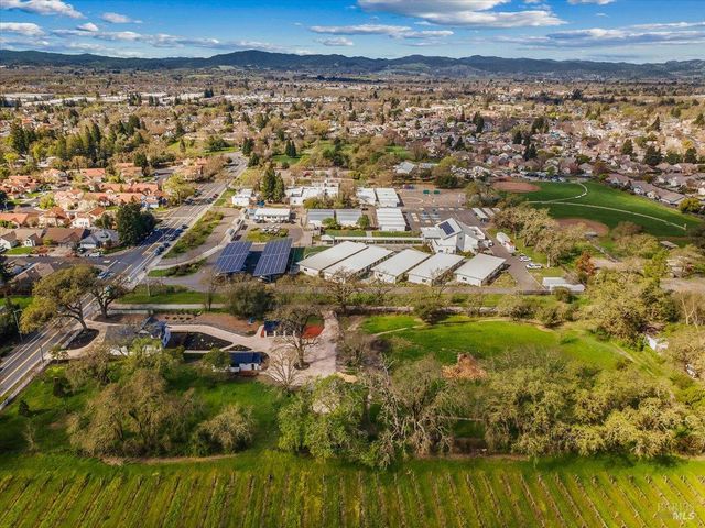 127 Pleasant Ave, Santa Rosa, CA 95403