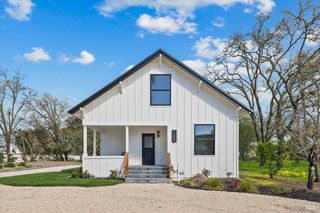 127 Pleasant Ave, Santa Rosa, CA 95403