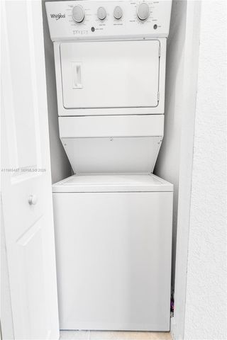 817 NE 211th St 0, Miami, FL 33179