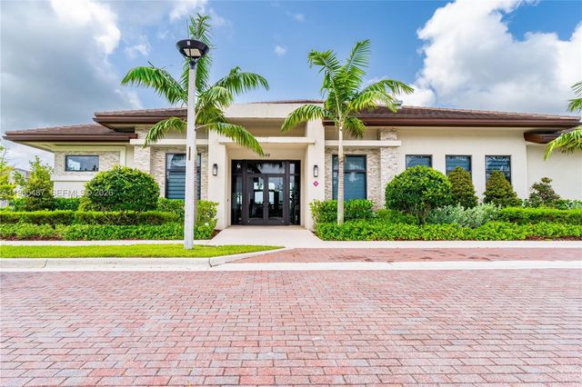 817 NE 211th St 0, Miami, FL 33179