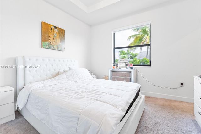 817 NE 211th St 0, Miami, FL 33179