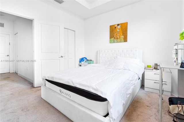 817 NE 211th St 0, Miami, FL 33179