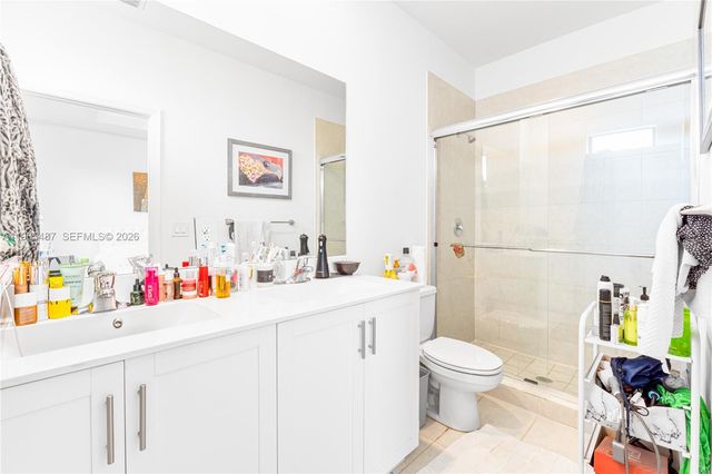 817 NE 211th St 0, Miami, FL 33179