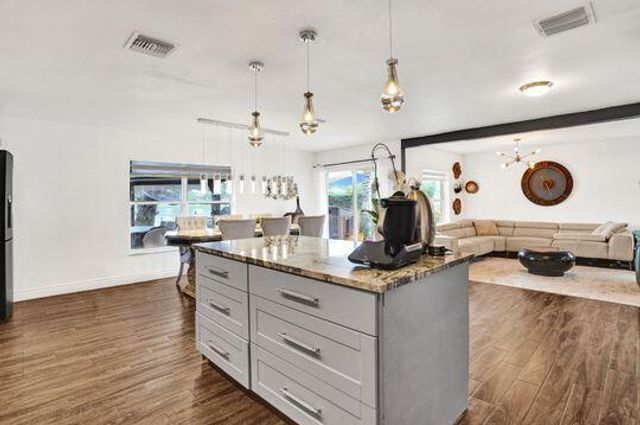 3206 TURTLE Cove, West Palm Beach, FL 33411