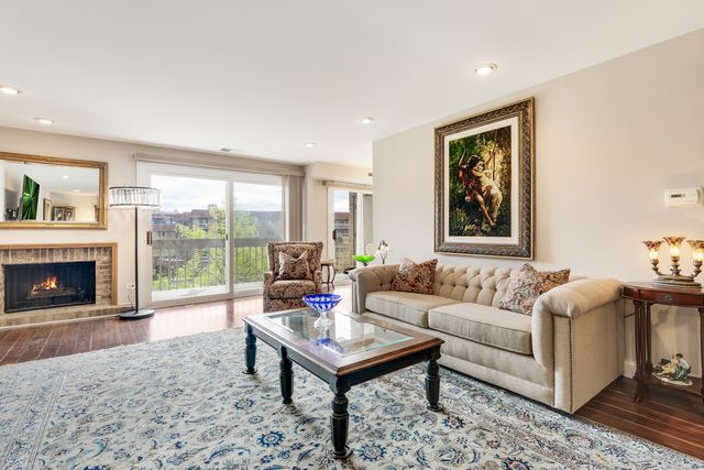 1280 Rudolph Road 4K, Northbrook, IL 60062