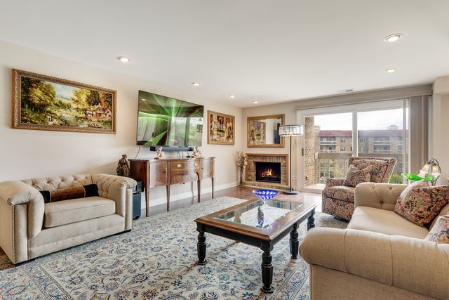 1280 Rudolph Road 4K, Northbrook, IL 60062