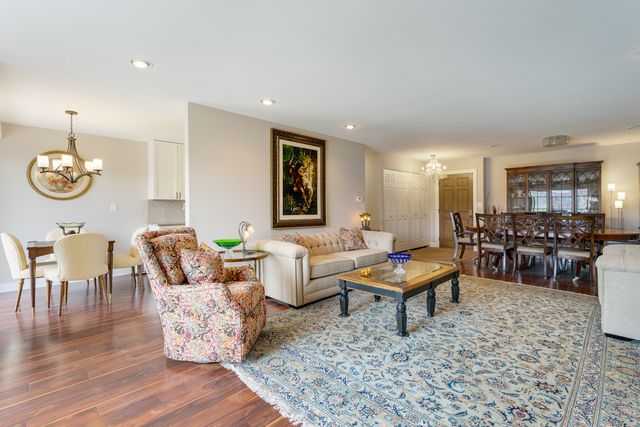 1280 Rudolph Road 4K, Northbrook, IL 60062
