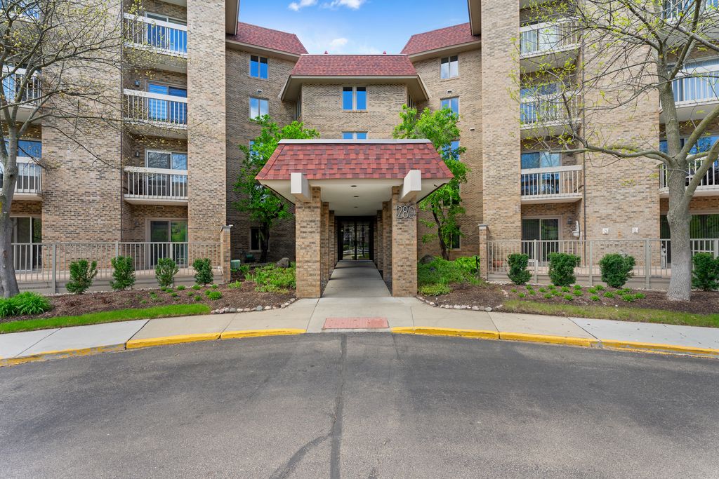 1280 Rudolph Road 4K, Northbrook, IL 60062