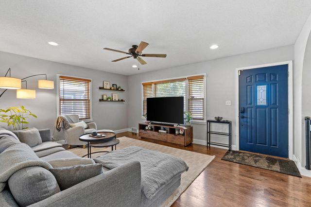 547 11th Avenue N, South Saint Paul, MN 55075