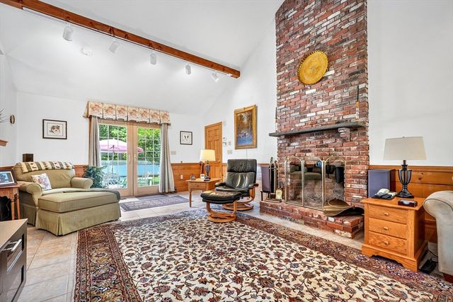 15 Devincent Dr, Stow, MA 01775