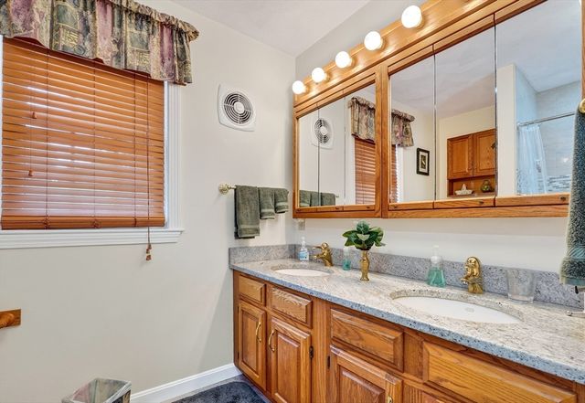 15 Devincent Dr, Stow, MA 01775