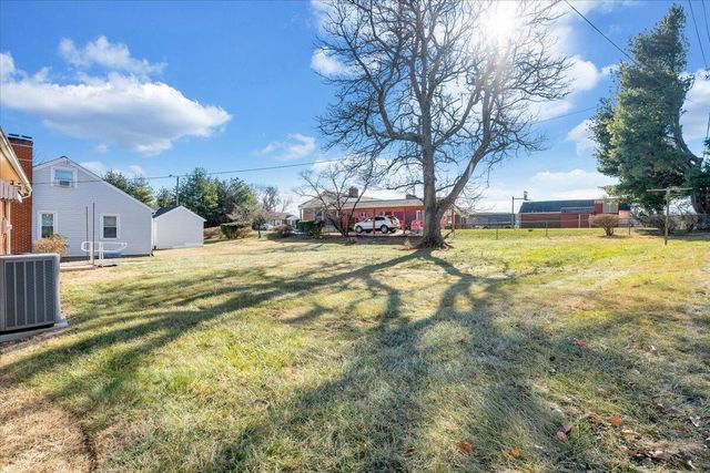 3808 Cove RD, Roanoke, VA 24017