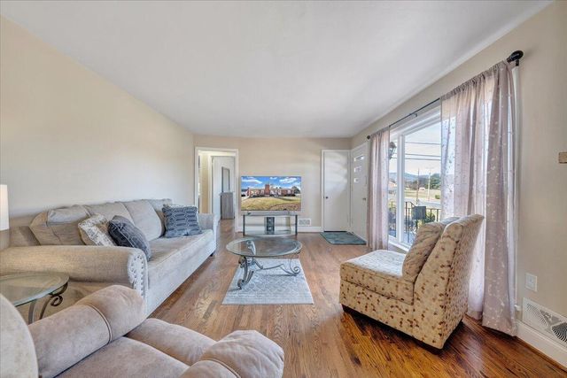 3808 Cove RD, Roanoke, VA 24017