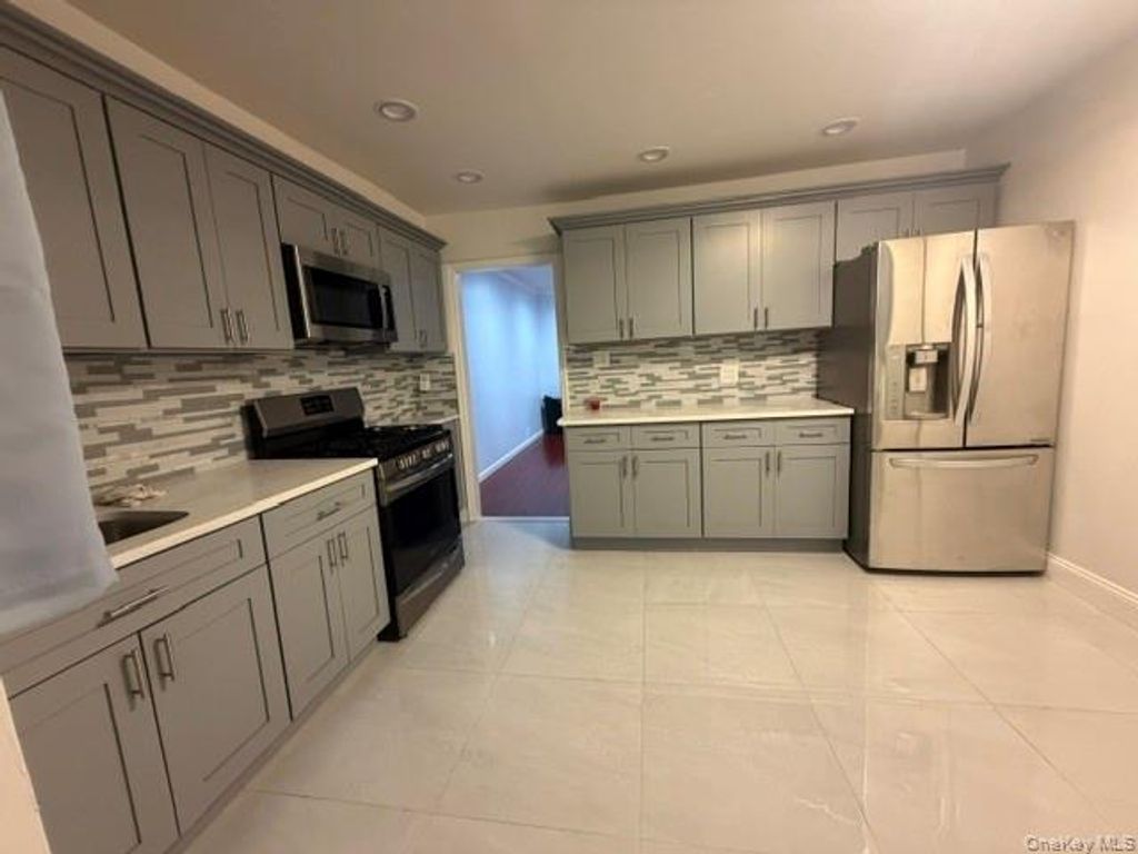 15209 118th Avenue, Jamaica, NY 11434 — photo 4