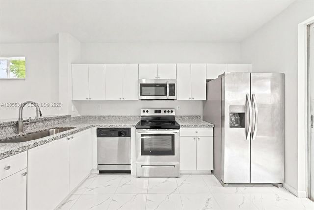 8684 NW 1st St 0, Miami, FL 33126