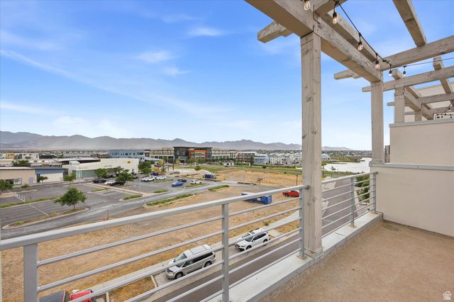 11239 S CLEAR BLUE DR, South Jordan, UT 84009