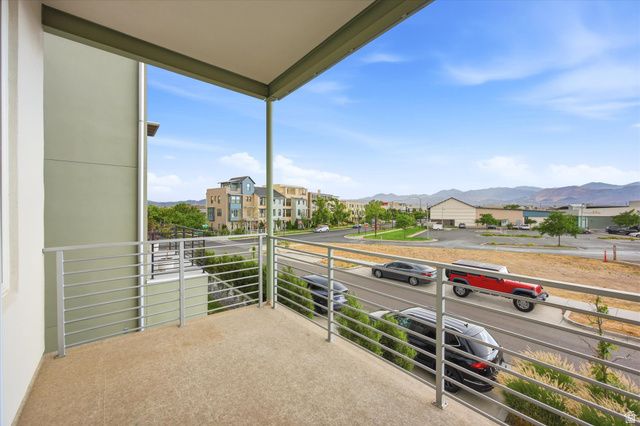 11239 S CLEAR BLUE DR, South Jordan, UT 84009