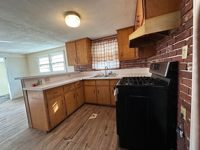 116 Chases Grove Rd, Derry, NH 03038