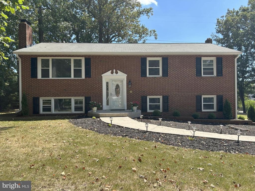 5801 BOOTHE DR, Burke, VA 22015