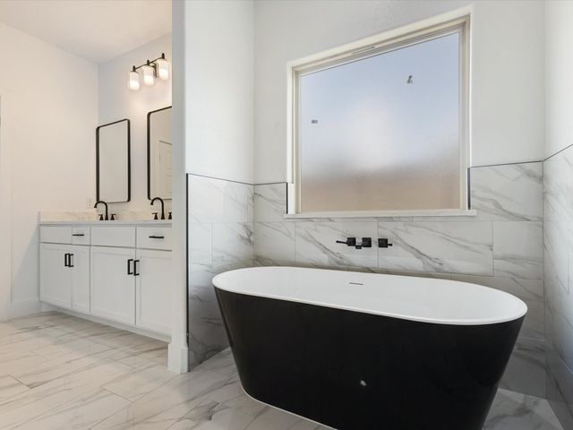 2411 Mercedes, Granbury, TX 76048