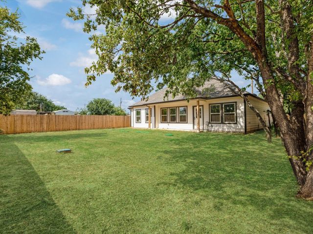 2411 Mercedes, Granbury, TX 76048