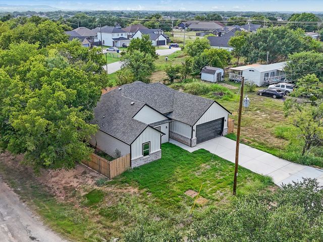 2411 Mercedes, Granbury, TX 76048