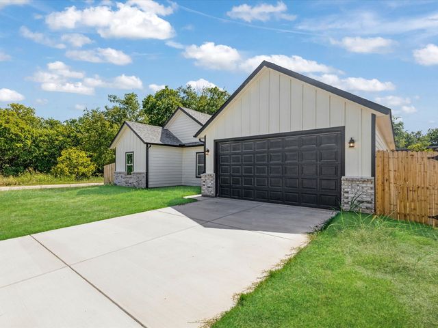 2411 Mercedes, Granbury, TX 76048