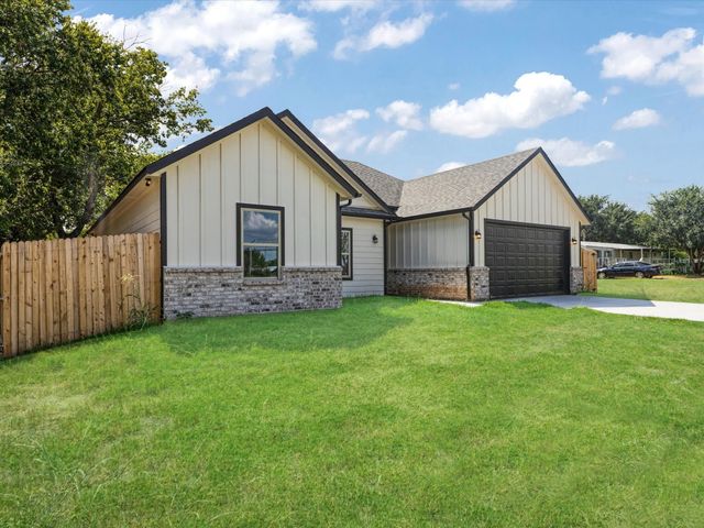 2411 Mercedes, Granbury, TX 76048