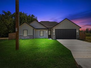 2411 Mercedes, Granbury, TX 76048
