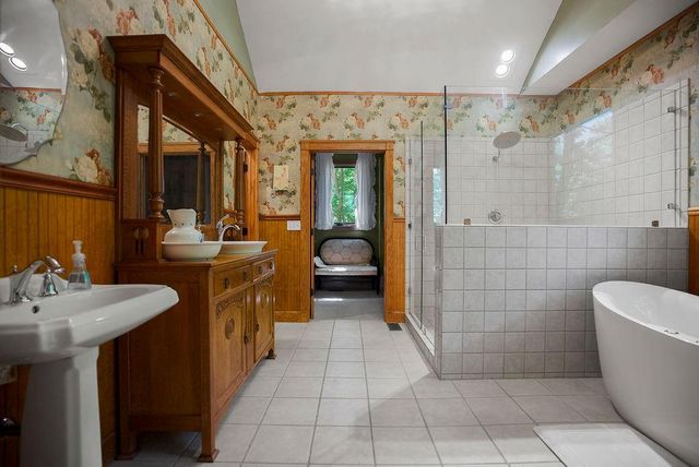 200 N Metcalf Road, Louisburg, KS 66053