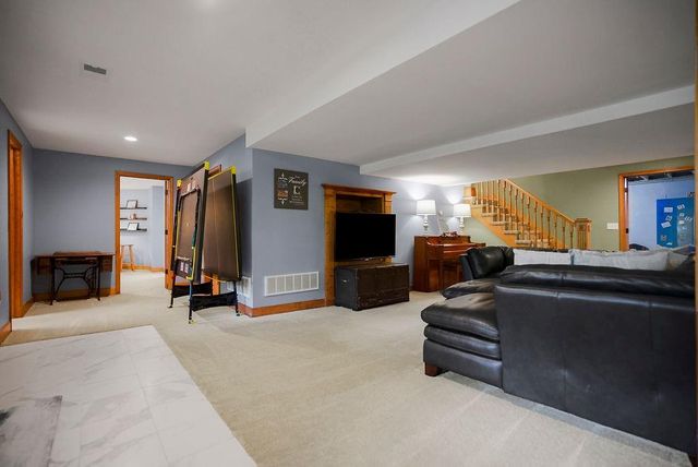 200 N Metcalf Road, Louisburg, KS 66053