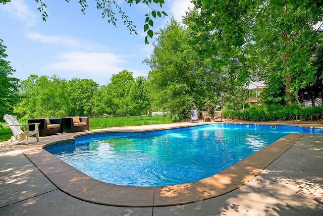 200 N Metcalf Road, Louisburg, KS 66053