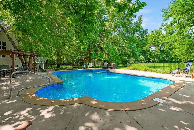 200 N Metcalf Road, Louisburg, KS 66053