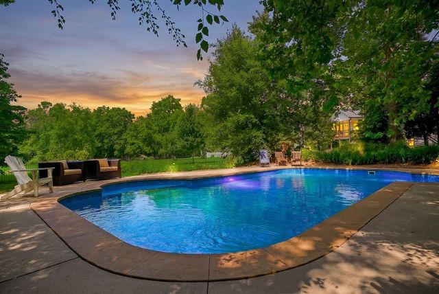 200 N Metcalf Road, Louisburg, KS 66053