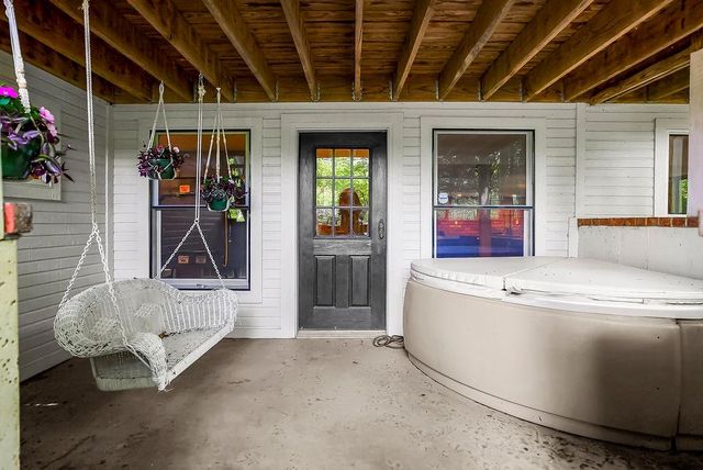 200 N Metcalf Road, Louisburg, KS 66053