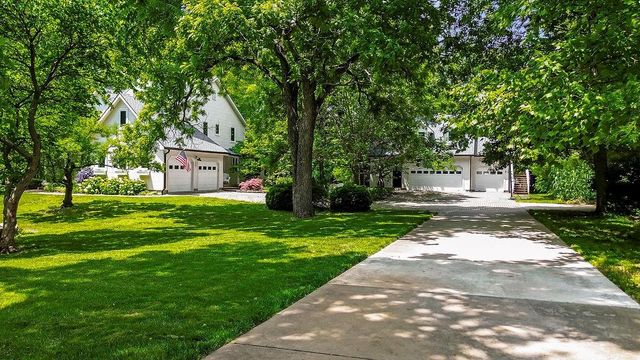 200 N Metcalf Road, Louisburg, KS 66053