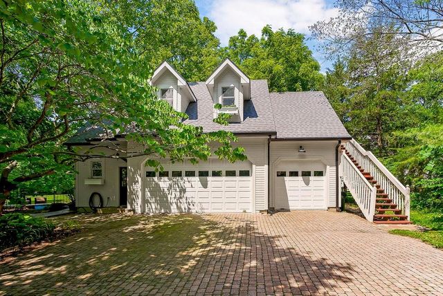 200 N Metcalf Road, Louisburg, KS 66053
