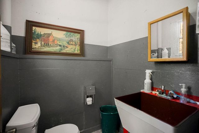200 N Metcalf Road, Louisburg, KS 66053
