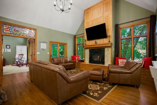 200 N Metcalf Road, Louisburg, KS 66053