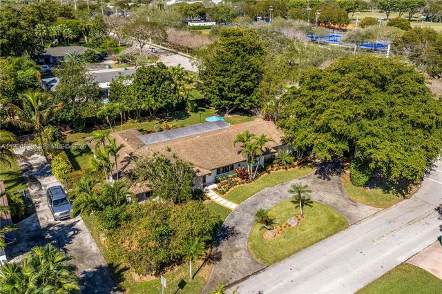 15200 SW 77th Ct, Palmetto Bay, FL 33157