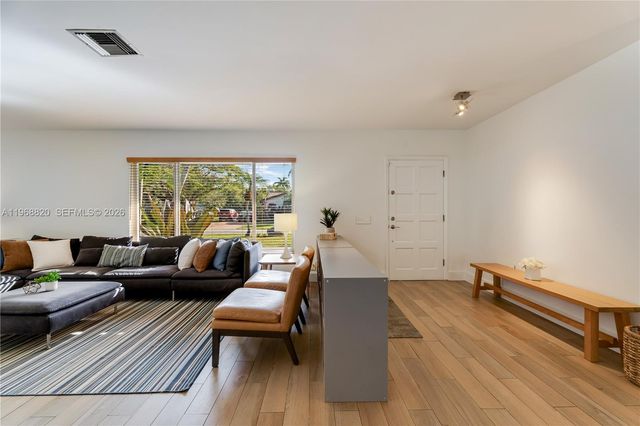 15200 SW 77th Ct, Palmetto Bay, FL 33157