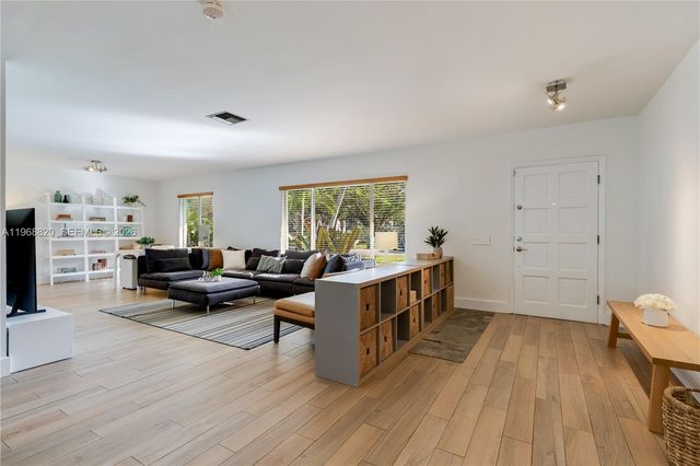 15200 SW 77th Ct, Palmetto Bay, FL 33157