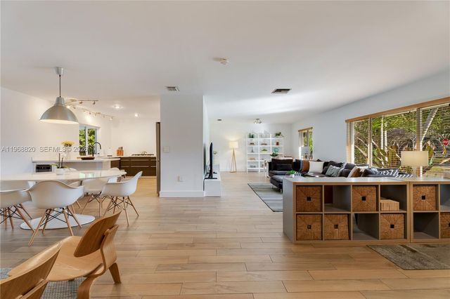 15200 SW 77th Ct, Palmetto Bay, FL 33157