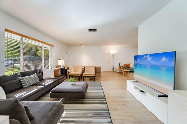 15200 SW 77th Ct, Palmetto Bay, FL 33157