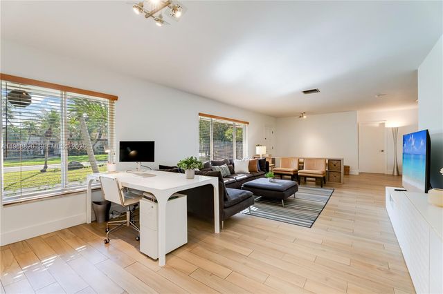 15200 SW 77th Ct, Palmetto Bay, FL 33157