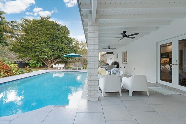 15200 SW 77th Ct, Palmetto Bay, FL 33157