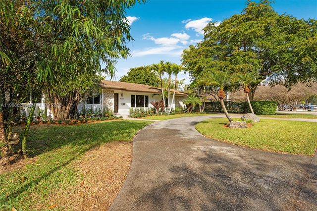 15200 SW 77th Ct, Palmetto Bay, FL 33157